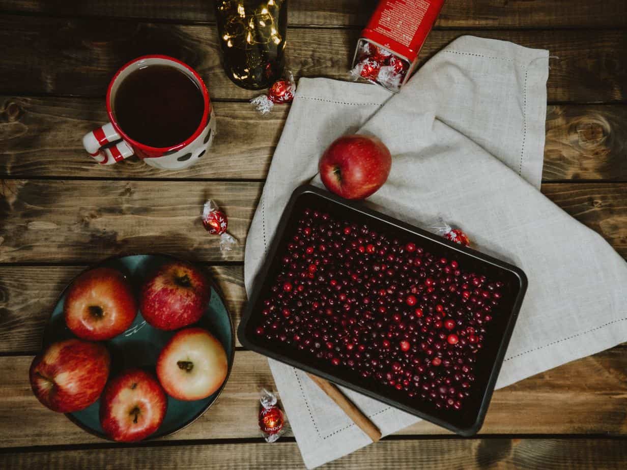 spiced cranberry apple cider recipe ingredients.